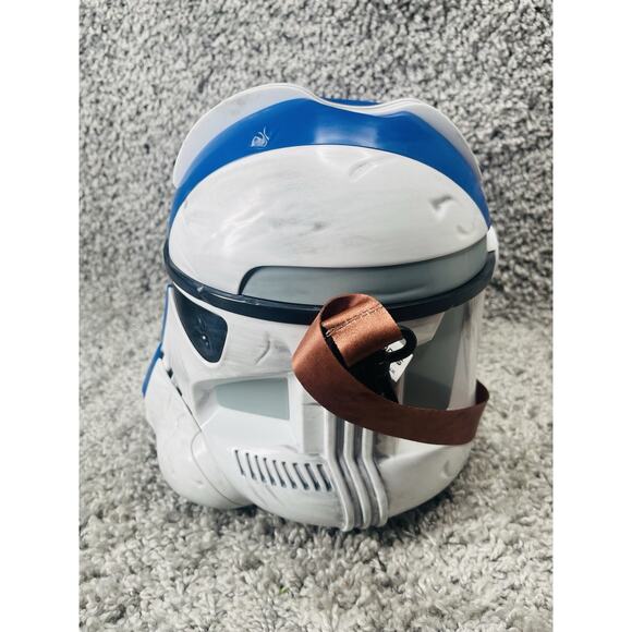 2025 Star Wars Galaxys Edge Salvaged Clone Trooper Helmet Popcorn Bucket In Hand - Picture 3 of 11